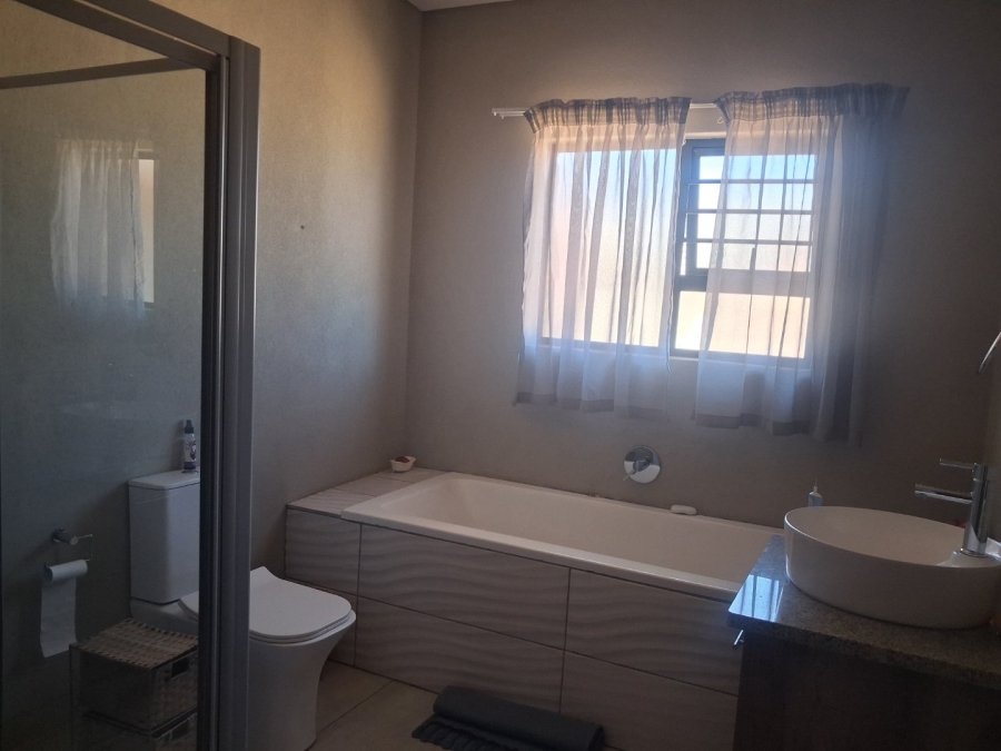 To Let 3 Bedroom Property for Rent in Hillside Free State